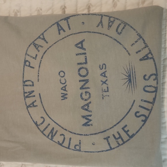 New Magnolia tee shirt from Joanna Gaines Cafe and bakery in Waco TX. - Picture 7 of 9